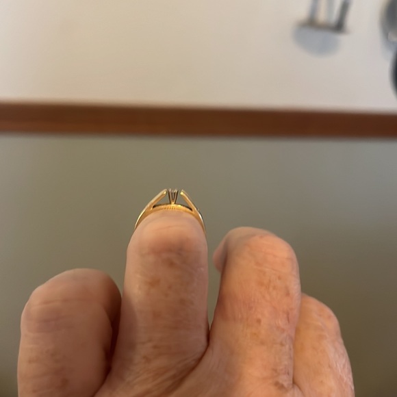 14 kt gold diamond promise ring. 7 diamonds - Picture 4 of 5